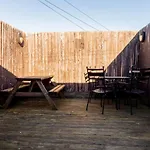 Near Centre, Private Garden, Parking, Netflix, Long Stay Savings