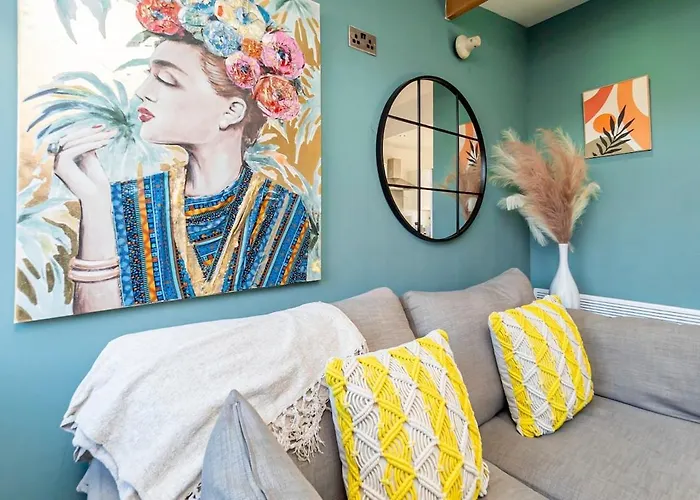 Near Centre, Private Garden, Parking, Netflix, Long Stay Savings