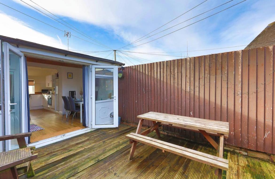 Apartment Near Centre, Private Garden, Parking, Netflix, Long Savings Cardiff