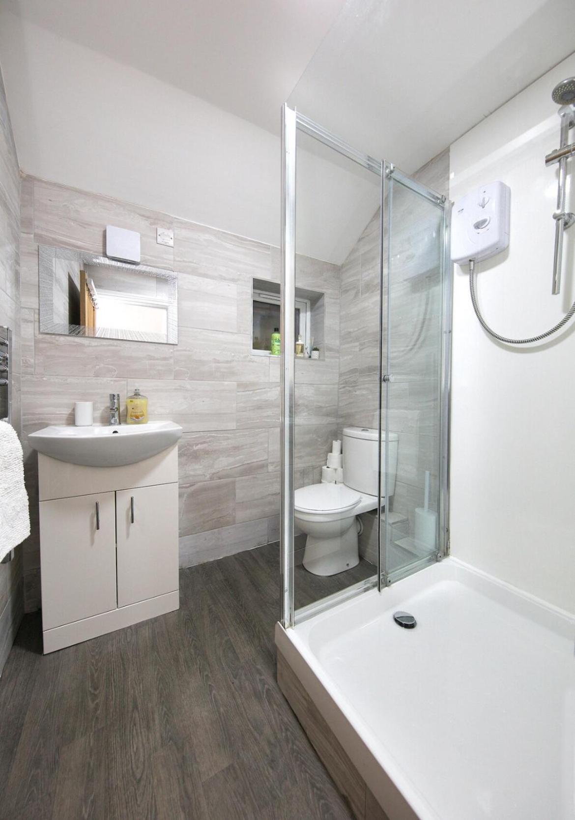 Near Centre, Private Garden, Parking, Netflix, Long Savings * Cardiff