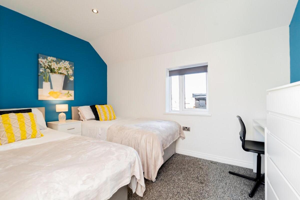 Near Centre, Private Garden, Parking, Netflix, Long Savings *