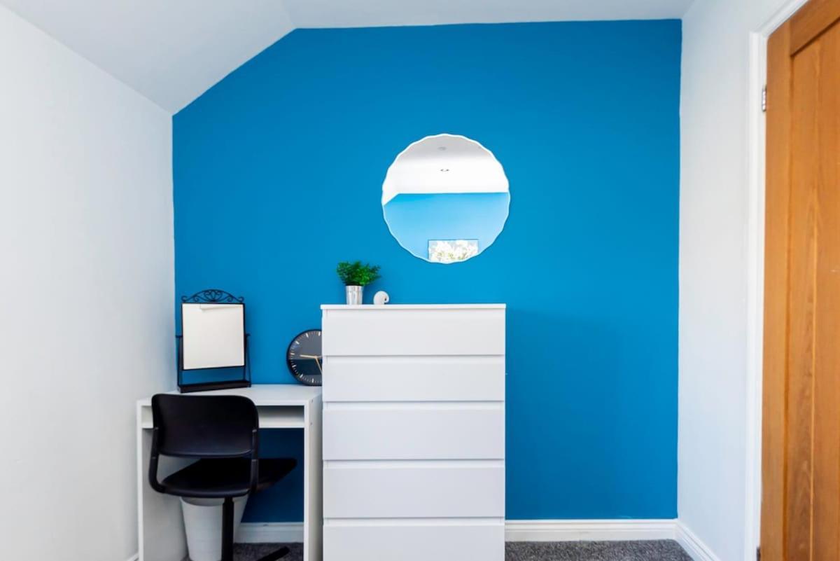 Near Centre, Private Garden, Parking, Netflix, Long Savings Apartment