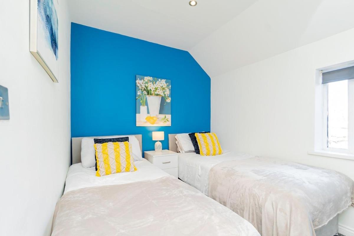 Apartment Near Centre, Private Garden, Parking, Netflix, Long Savings *