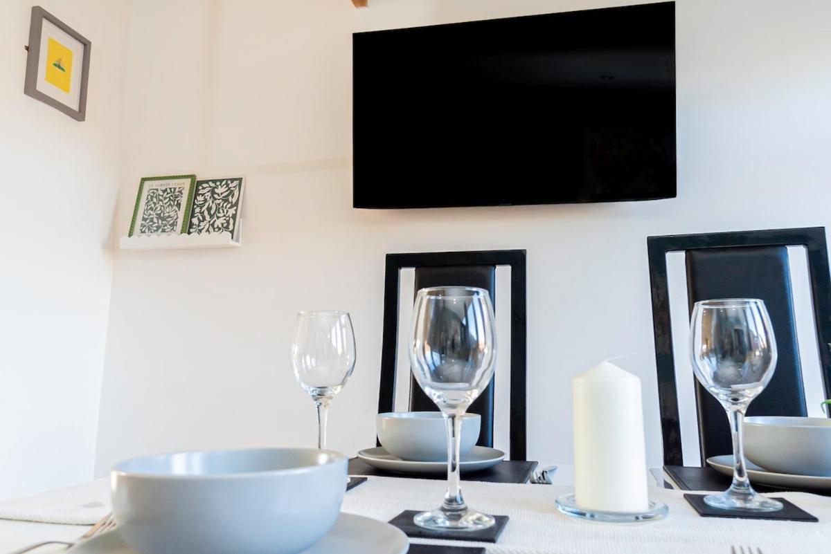 Near Centre, Private Garden, Parking, Netflix, Long Savings *