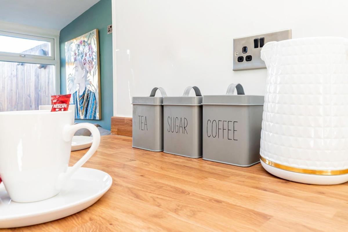 Near Centre, Private Garden, Parking, Netflix, Long Savings * Cardiff