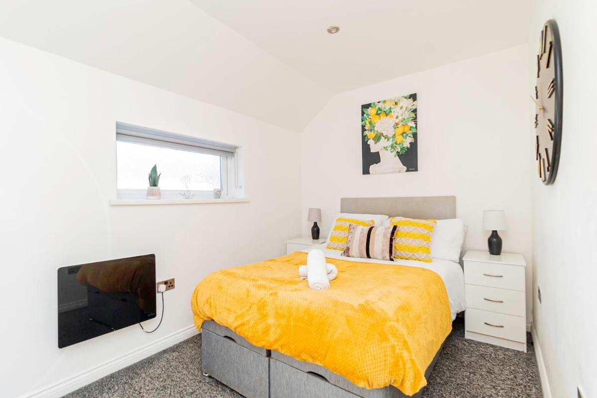 Near Centre, Private Garden, Parking, Netflix, Long Savings Apartment