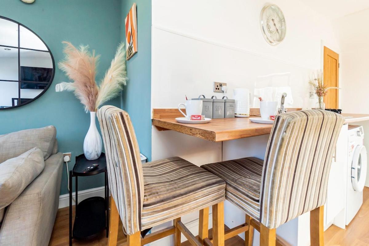 Near Centre, Private Garden, Parking, Netflix, Long Savings *