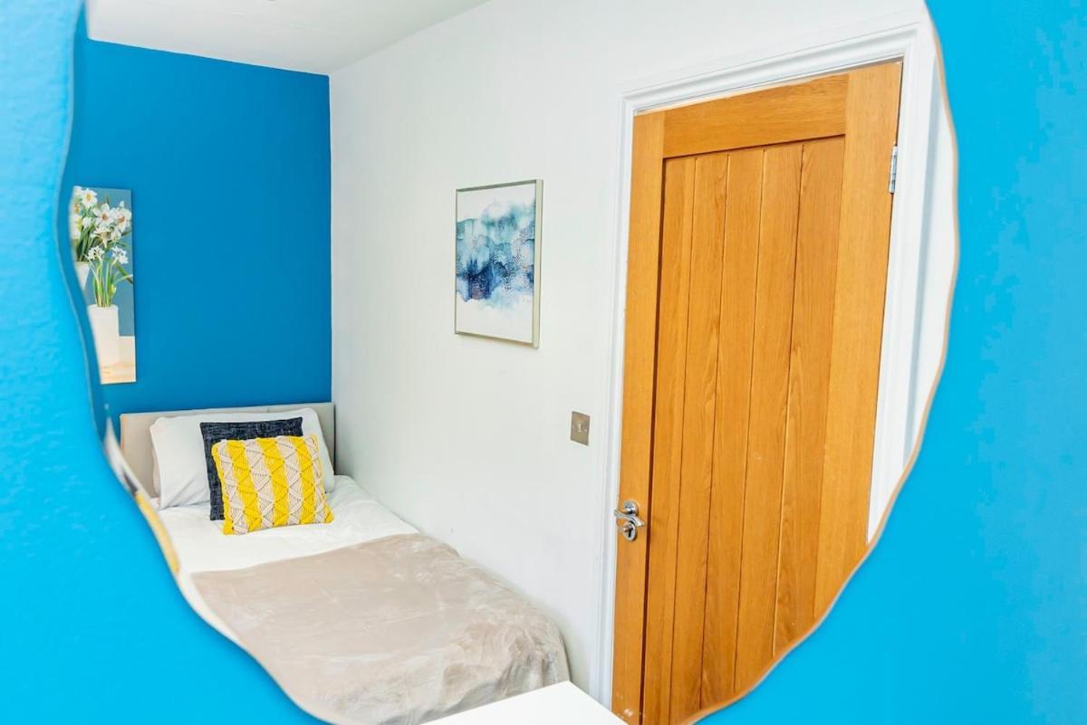 Near Centre, Private Garden, Parking, Netflix, Long Savings Apartment *