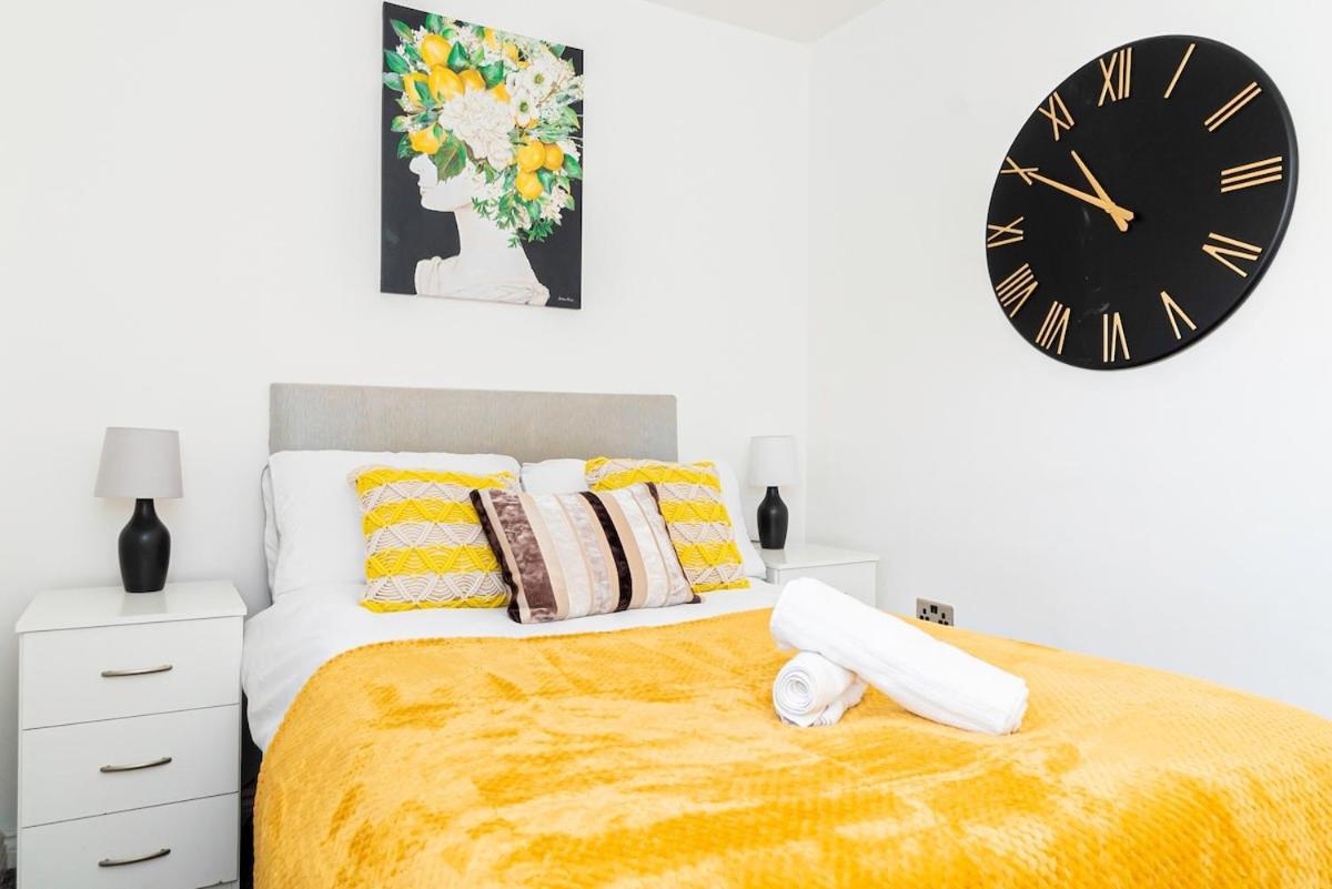 Apartment Near Centre, Private Garden, Parking, Netflix, Long Savings