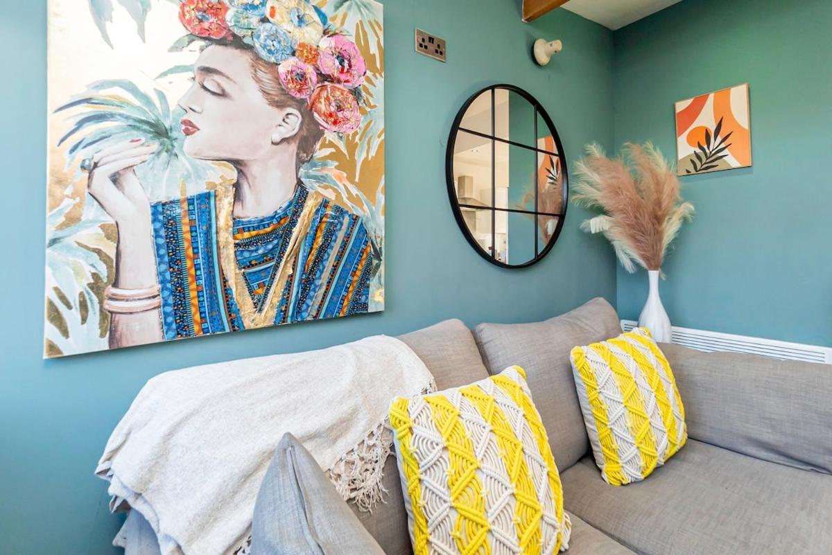 Near Centre, Private Garden, Parking, Netflix, Long Savings *